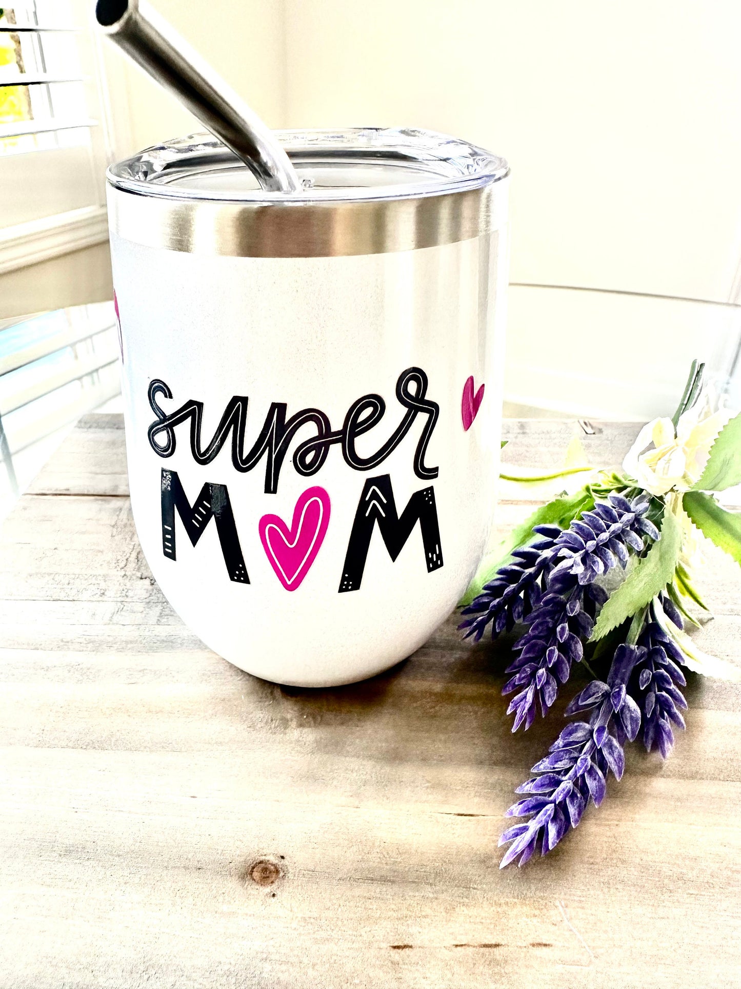 Super Mom White Glitter Wine Tumbler; Mama’s Coffee; Stylish Cup; Mother’s Day Gift; Birthday Gift